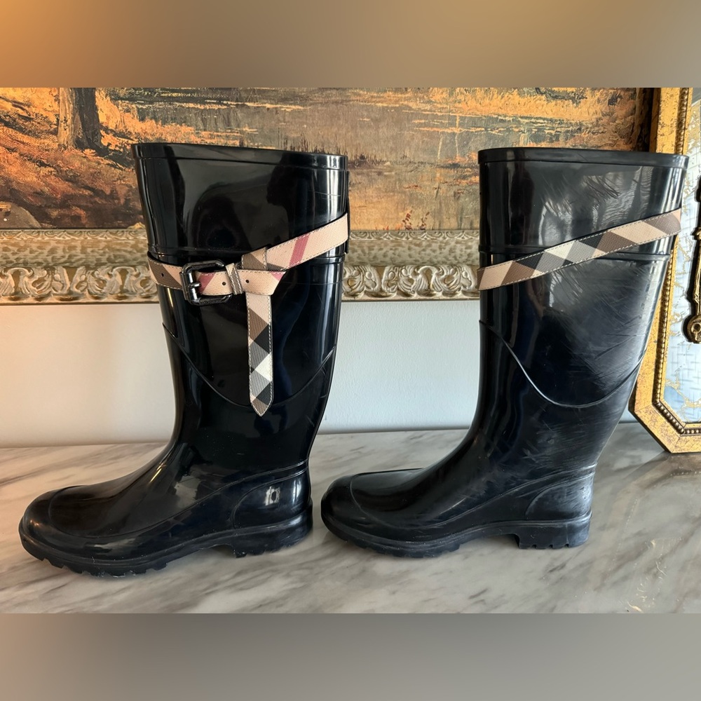 Burberry Women's Kenyon Nova Belt
Rainboots Size: 38 Made in Italy - Picture 7 of 13